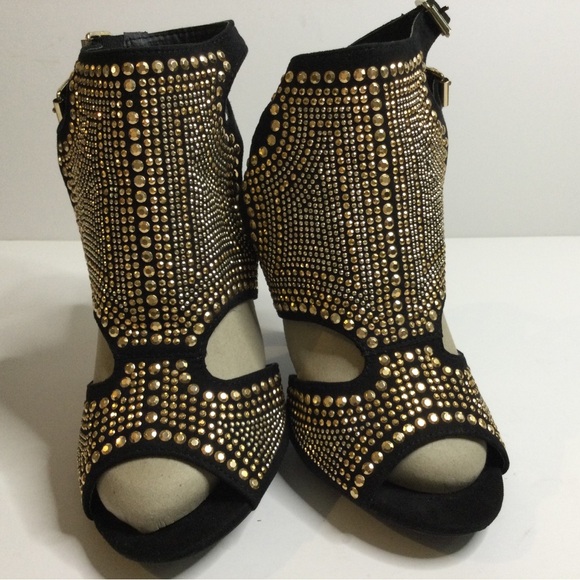 Elegant Black and Gold Studded Women's Shoes - Picture 1 of 5